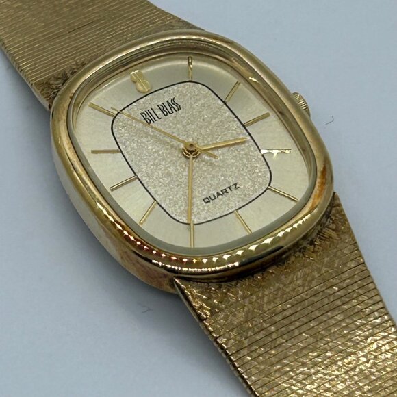 bill blass Jewelry - Bill Blass Vintage Quartz Watch Gold-ToneTextured Dial Retro 90s Working READ